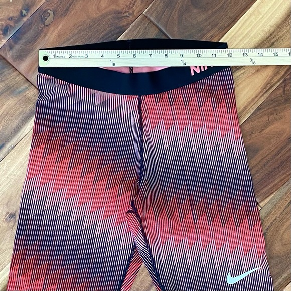 NIKE Pro Women's Cool Dri-Fit Capri Pants Size Medium - Picture 3 of 11